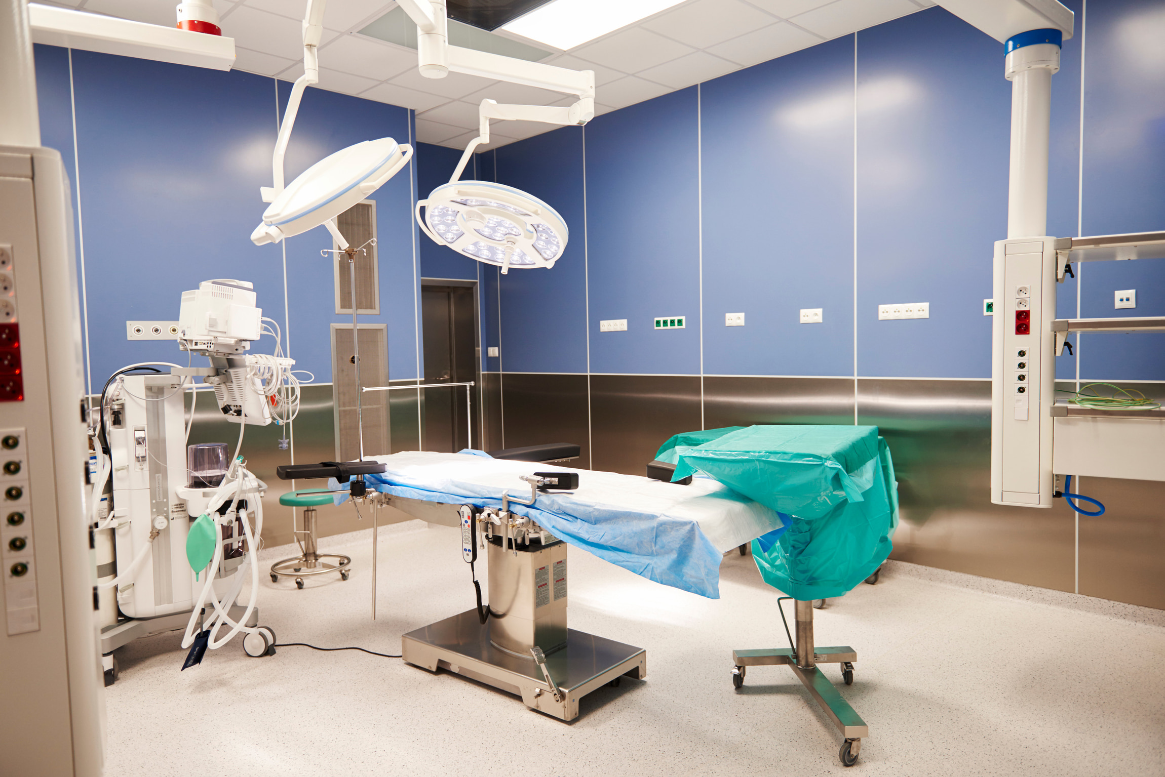 shot-of-the-operating-room-EZNRG8B